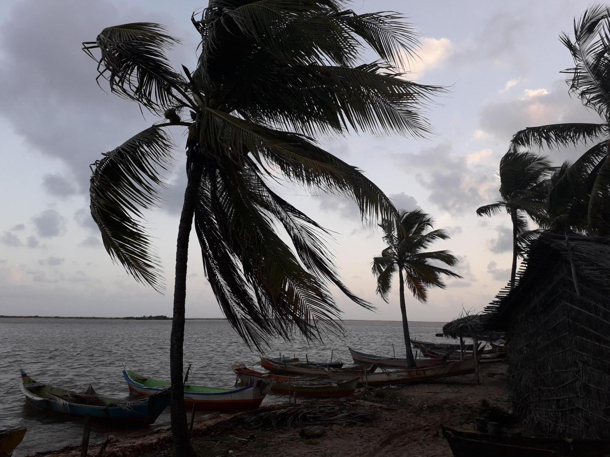 Chale Perto Da Praia Com Duas Suites E Varandao Pacatuba  Luaran gambar